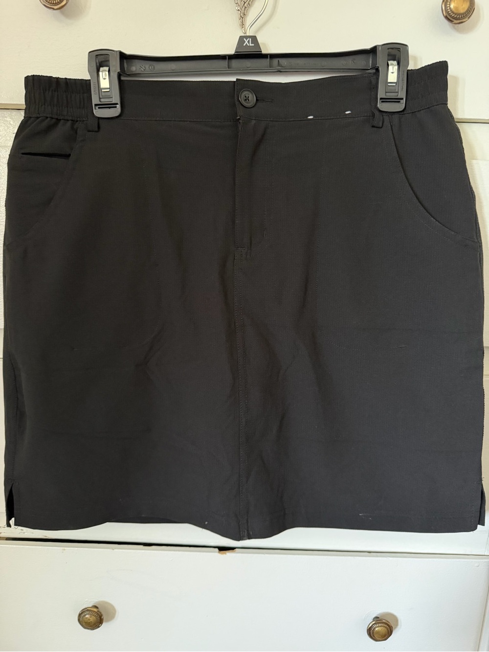 Men's Black Flat-Front Stretch Shorts - Classic Everyday Style size M